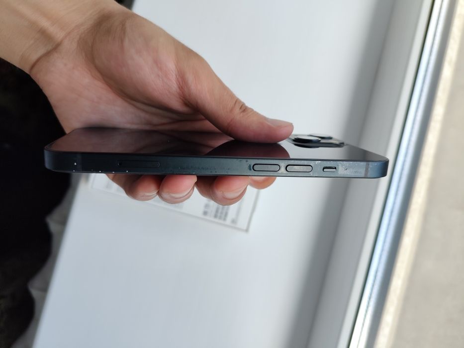 Продам iPhone 13