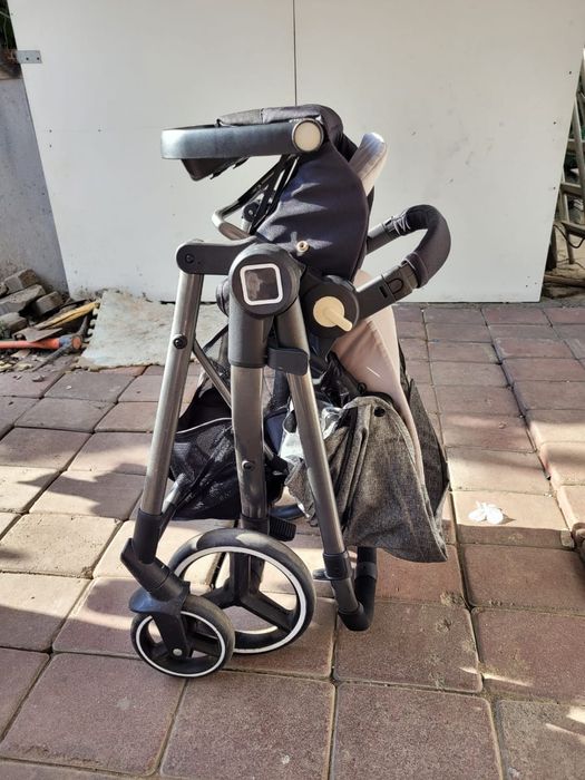 Продам коляску evenflo