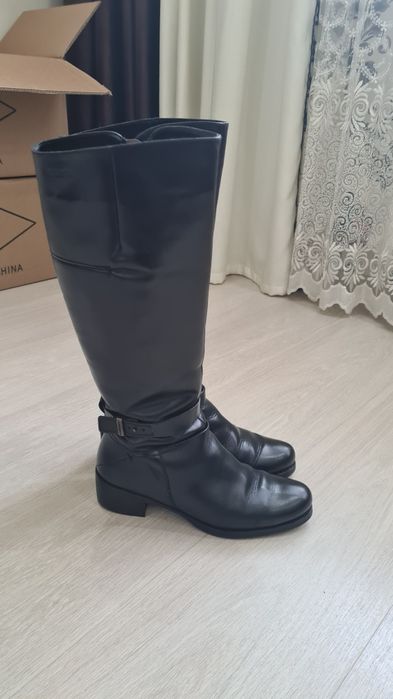 Продам женские сапоги