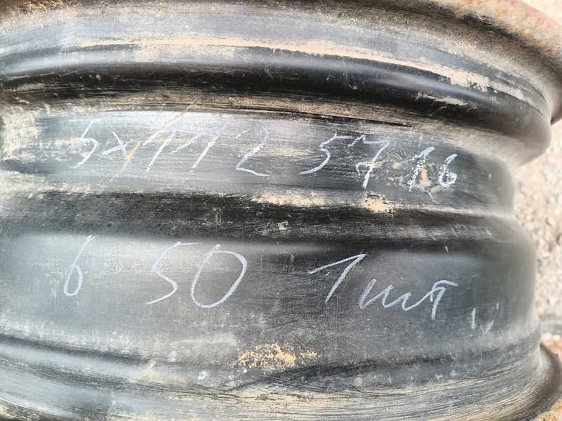 Продам оригинальный металлический диск на Audi 100.