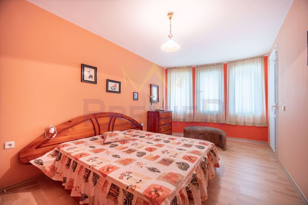 Продава се Тристаен апартамент в Добрич, Център - 98 кв.м за 1480 €/кв.м - Снимка #12