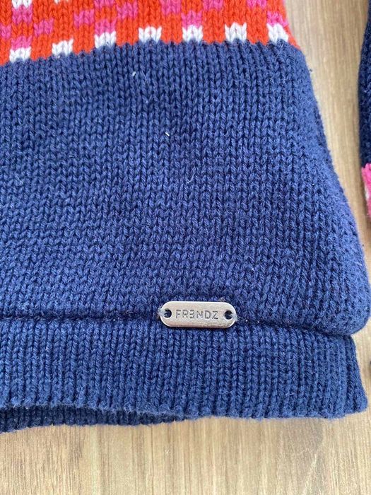 Плътна жилетка с подаръци