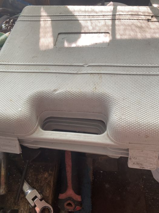 Sezori de pescit si trei suigari