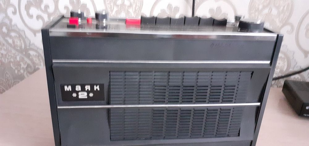 Продам Радиоприемник "Маяк"