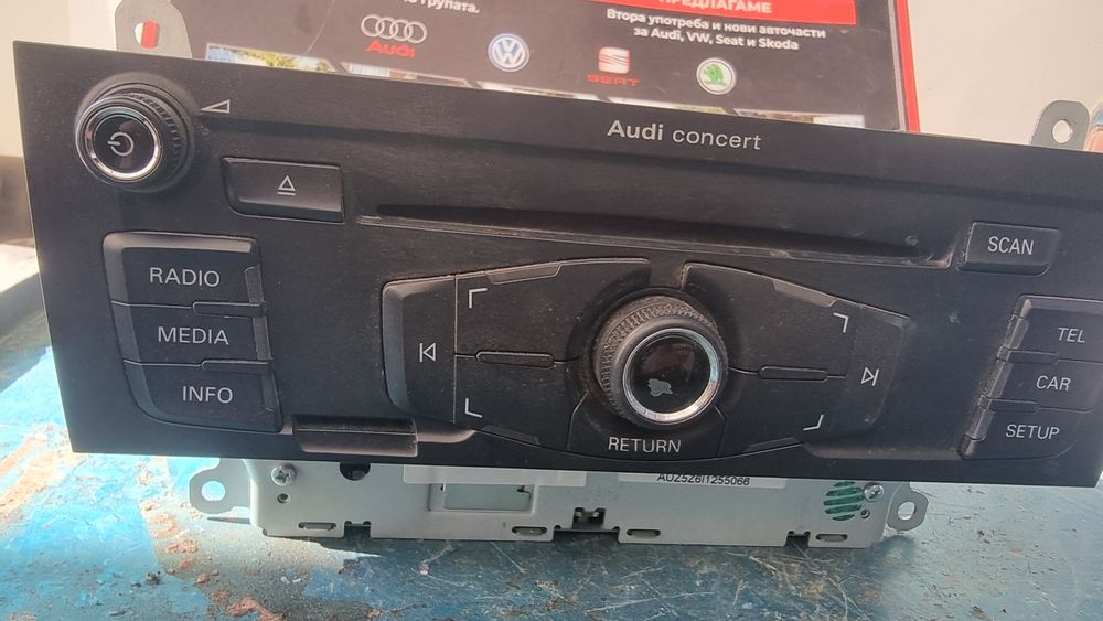 Оригинално радио CD Concert за Audi A4 B8 / A5 / Q5 - 8T2035186P
