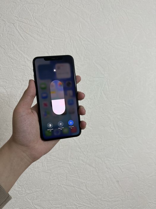 Iphone 11 pro max idael 84%