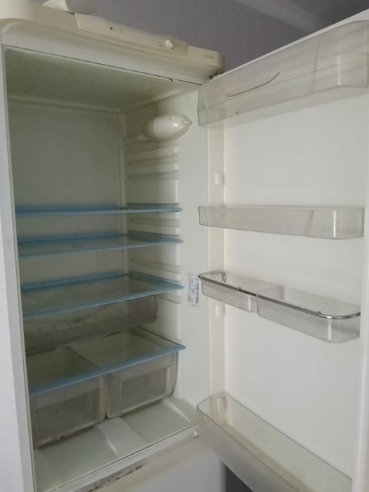 Холодильник Indesit б/у, полностью рабочий
