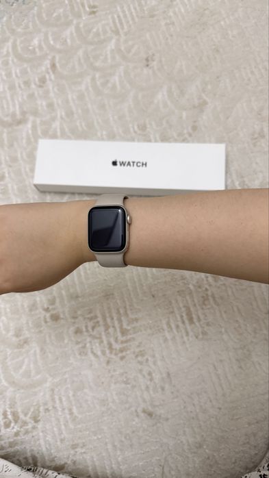 Apple Watch SE.