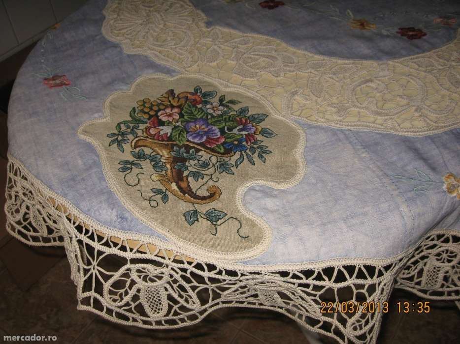 vand fata de masa cu macrame si goblenuri