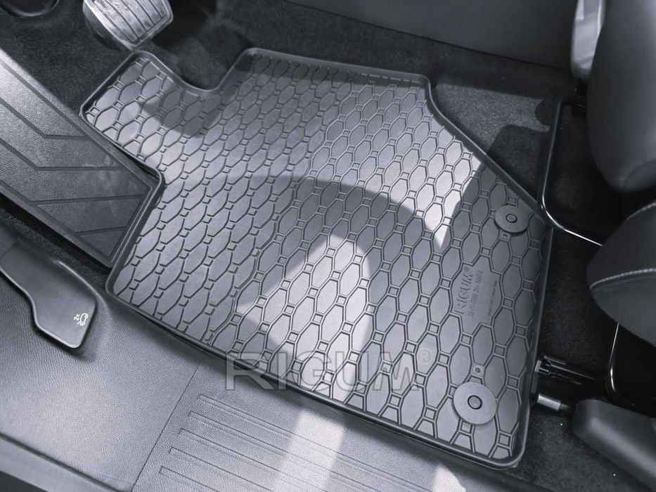 Гумени стелки или багажник PEUGEOT 3008 MHEV и e-3008 от 2024г.