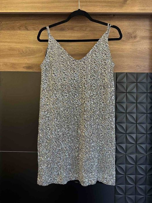 Сребърна рокля с пайети