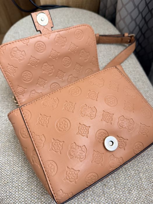 Дамска чанта Guess