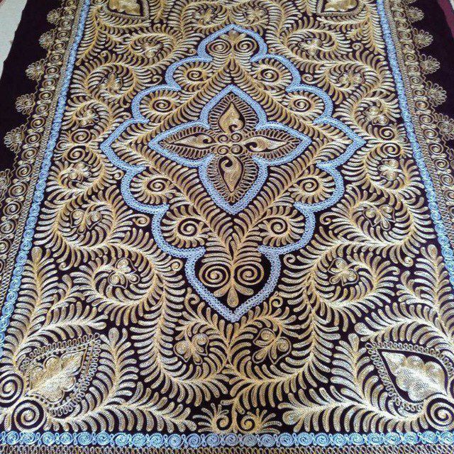 Popur liboslar yostiqlar sotiladi