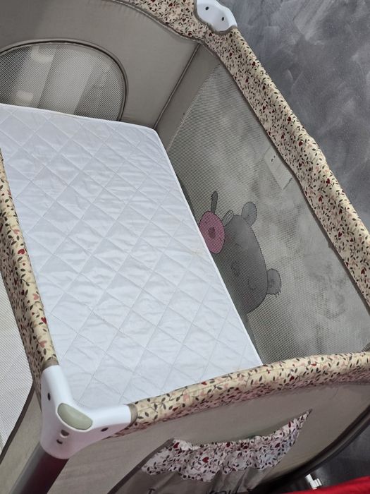 Vând pătuț de copil în stare foarte bună