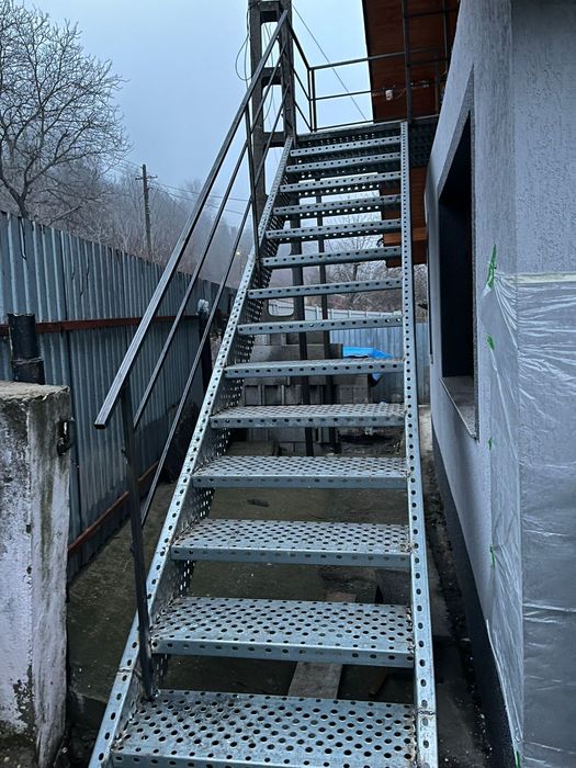 Scări metalice zincata