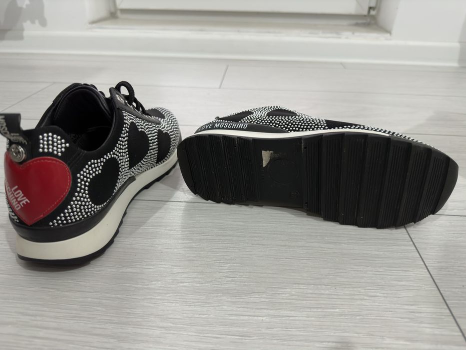 Sneakers Love Moschino