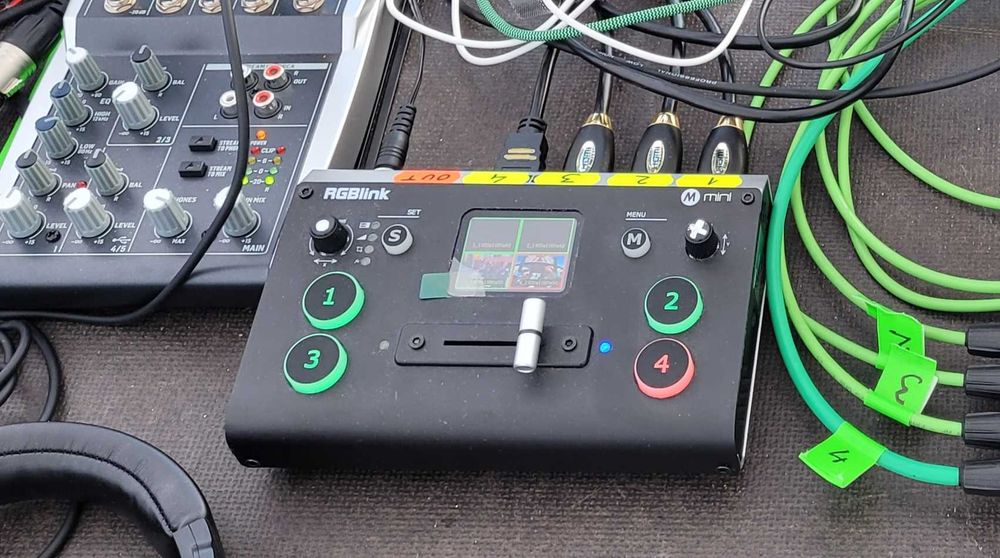 Super ieftin Mixer video RGBlink are placa de captura inclusa pt streaming podcast 4 intrari hdmi camera aparat foto dslr, laptop filmari profesionale