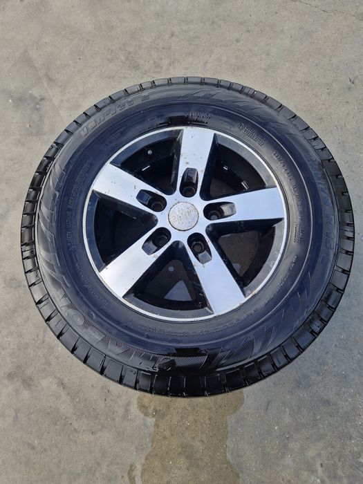 Vând o singură geantă de sprinter 225.70 r15