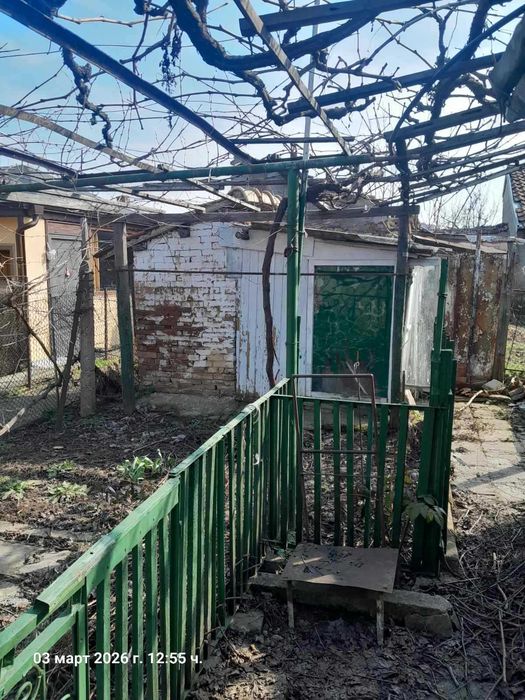 Продавам стара къща в района на ФСГ " Васил Левски"