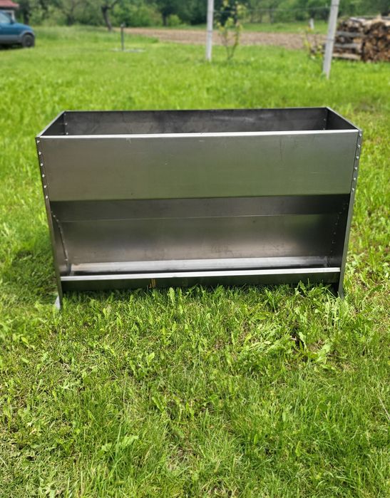 Hranitoare porci, Valau, Adapatoare animale Iesle fan Iesle baloti. Hranitoare pentru porci, iesle oi, echipamente zootehnie