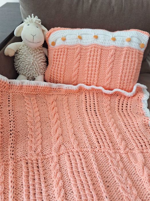 Оранжево детско одеалце + калъвчица с плетеници