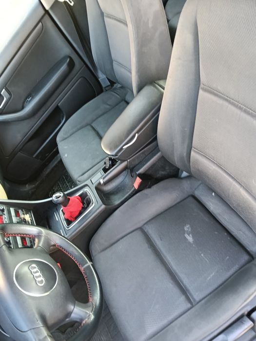 Vând audi a4 b6 din 2003 motor 19 tdi 130 de caii