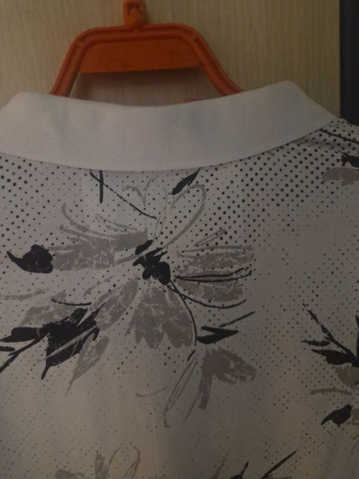 Продават се мъжка тениска