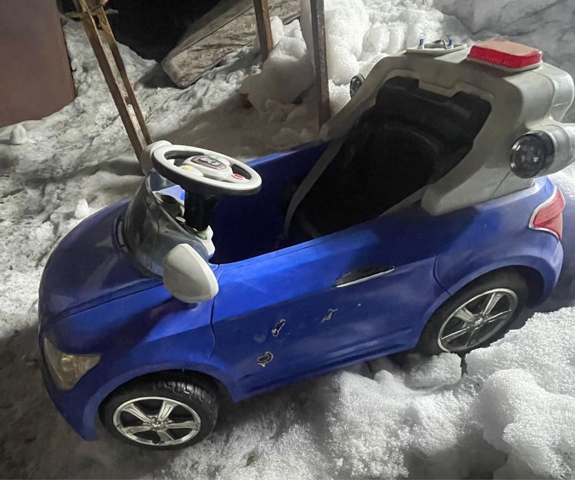 Продам машину на аккумуляторе