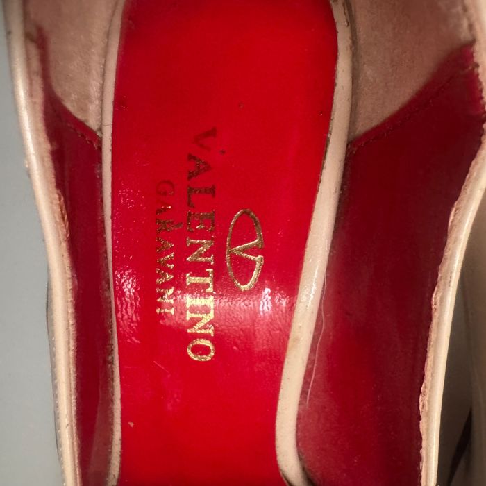 Обувки бежови VLTN