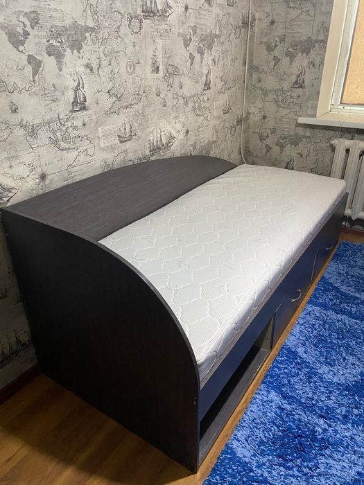 Продам кровать в хорошем состояни;