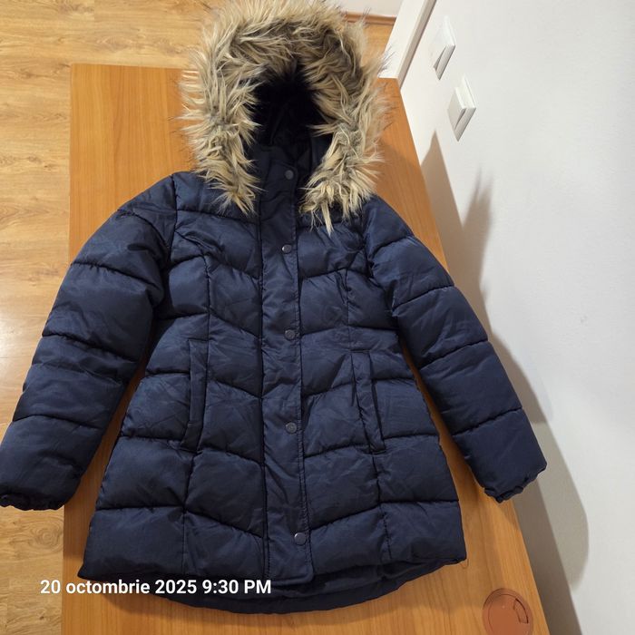 Geacă de iarnă fete H&M marimea 134 pentru 8-9 ani stare foarte bună.