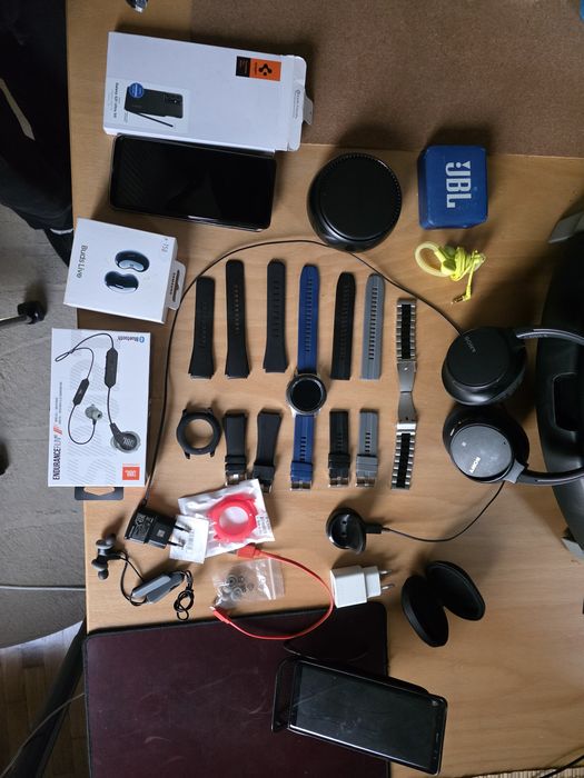 Samsung Galaxy Watch 46мм 6 силиконови каишка, 1 метална, 3 протектора