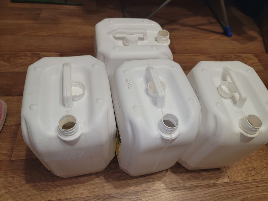 Канистры пластиковые