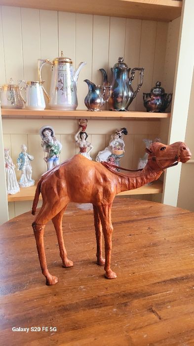 Декоративна фигура на камила