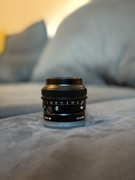Obiectiv Sony FE 40mm F2.5 G, full frame, stare foarte bună