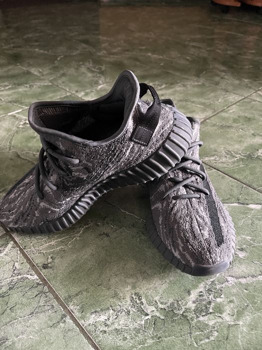 Yeezy 350 V2 Dark Salt