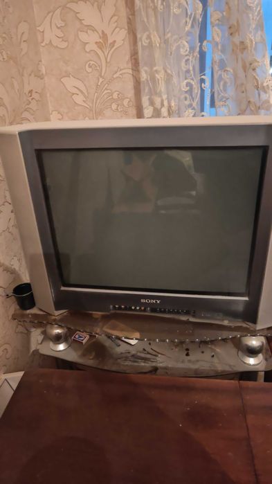 Телевизор сони с стеклянной тумбой