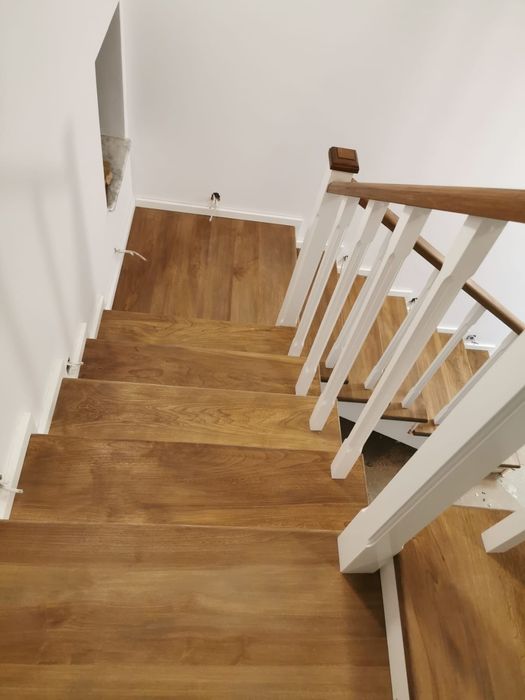 Scări din lemn masiv