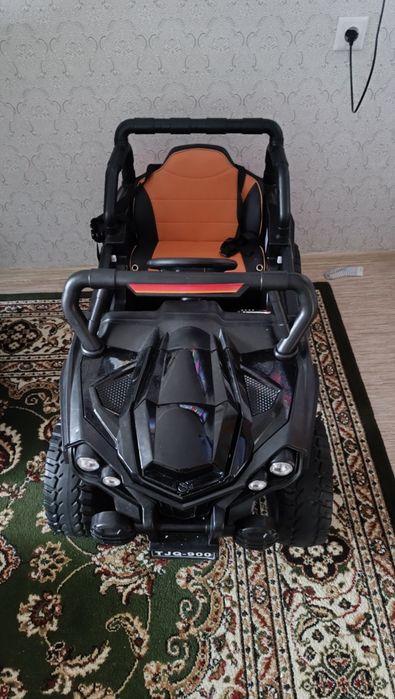 Детская машинка на пульту