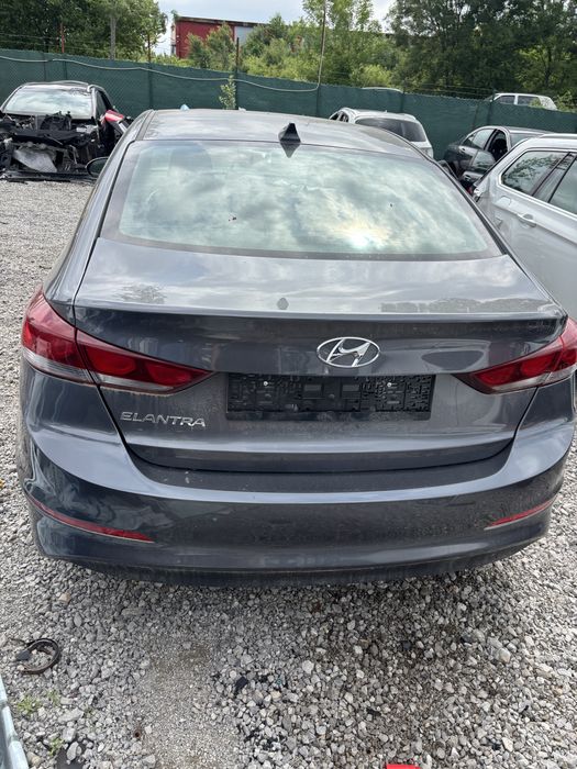 Hyundai Elantra 2.0 MPI на части