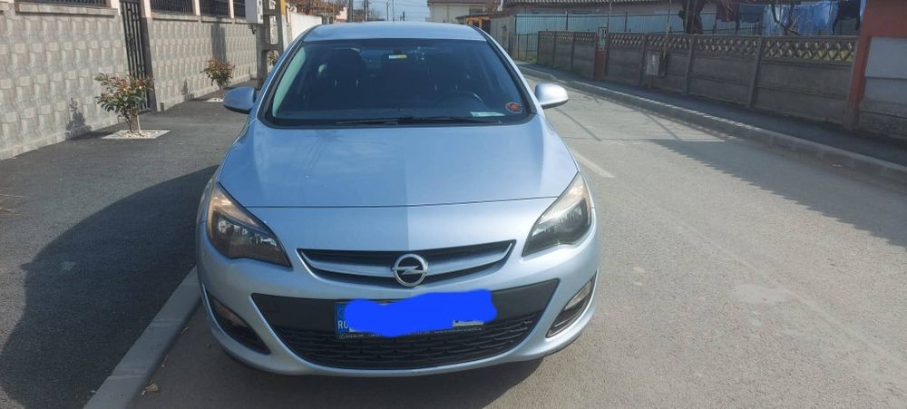 Vând Opel Astra j