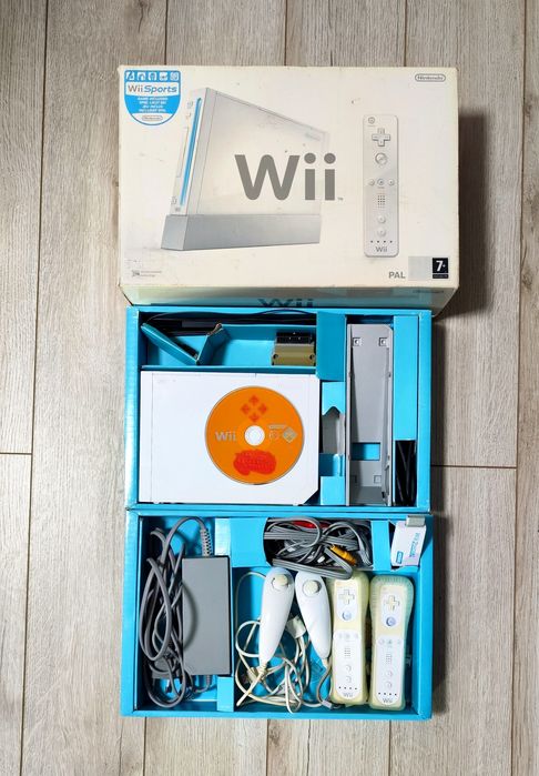 Consola Nintendo Wii  + 2 controllere + full box + adaptor HDMI