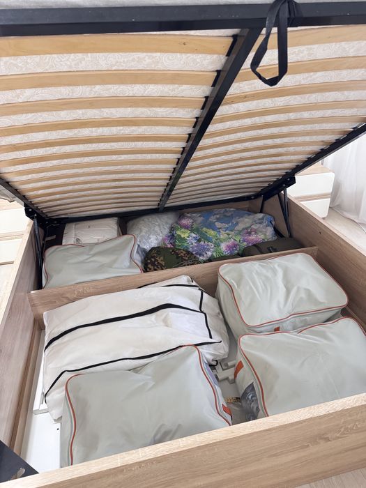 Спальный гарнитур.срочно.торг.