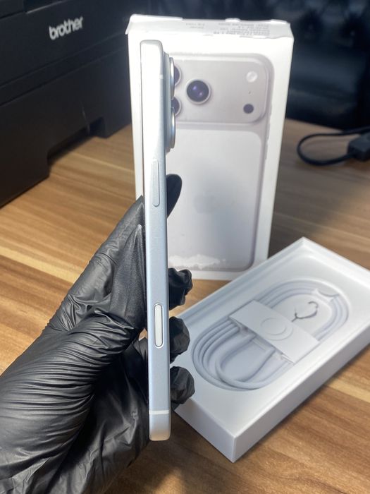 iPhone 17 Pro Max • 1 TB • Silver