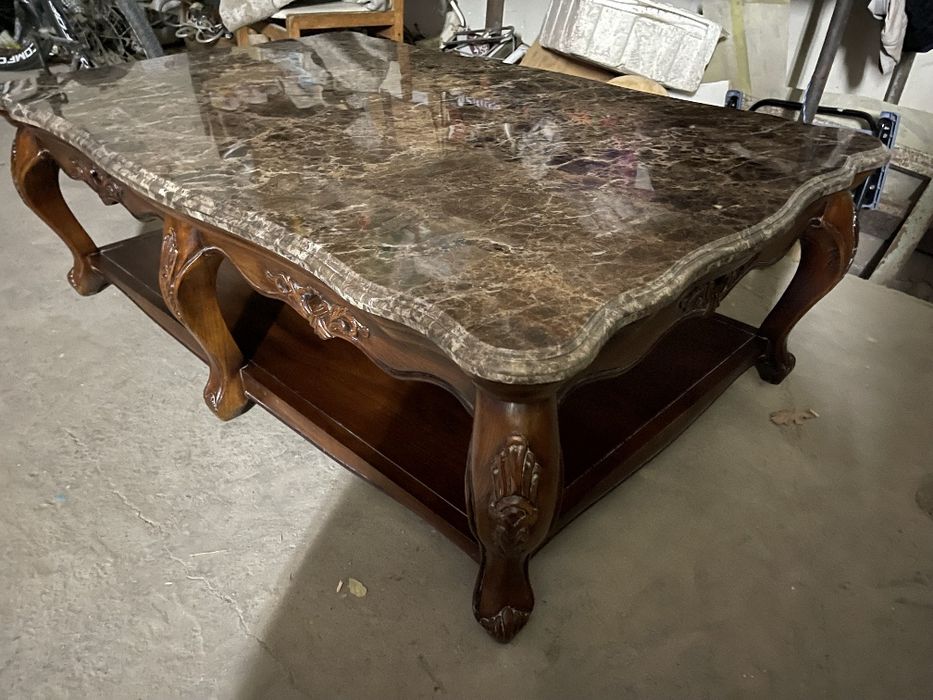 Продаётся красивейший стол,дерево/мрамор