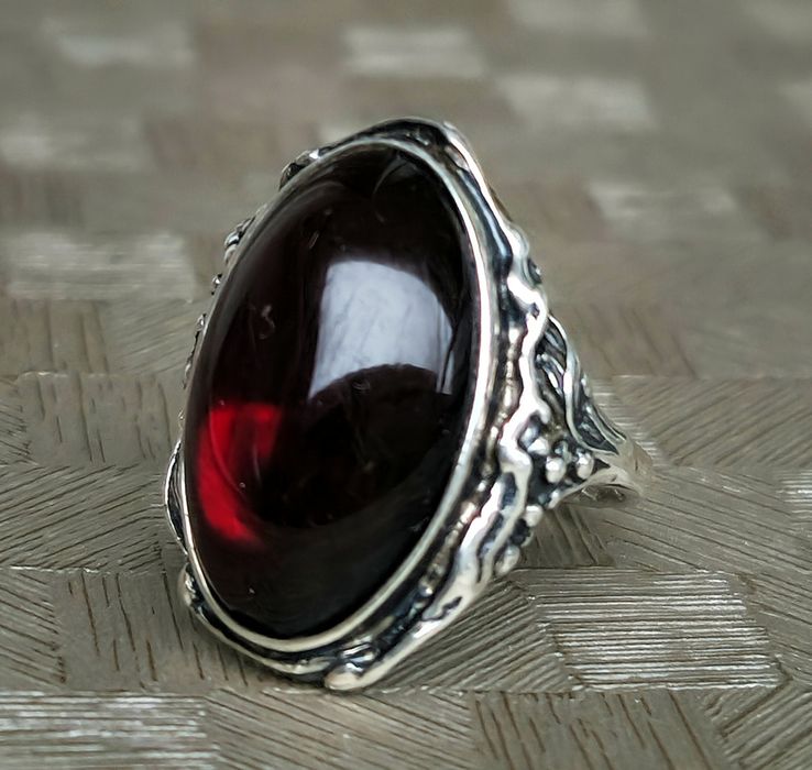 Inel din argint cu granat natural