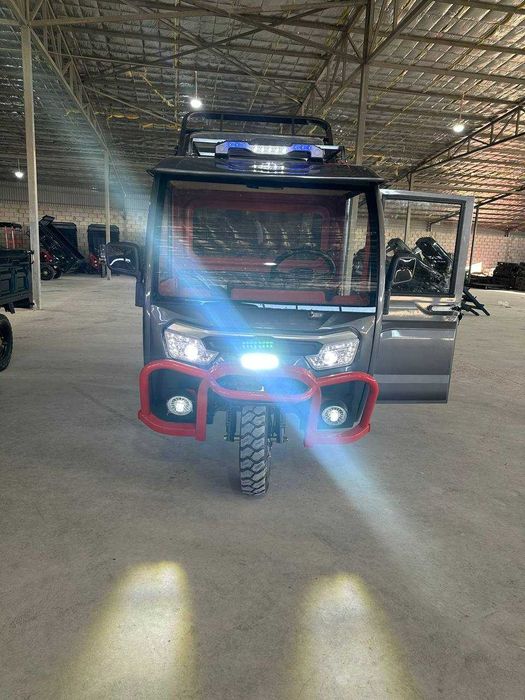 С кабиной трицикл ,2000 ват