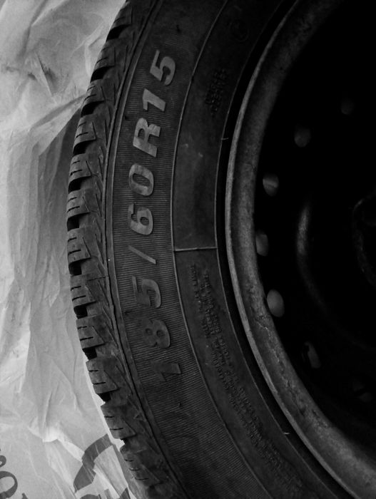 4 бр. (комплект) зимни гуми с джанти - 185/60 R 15.   Voyager.