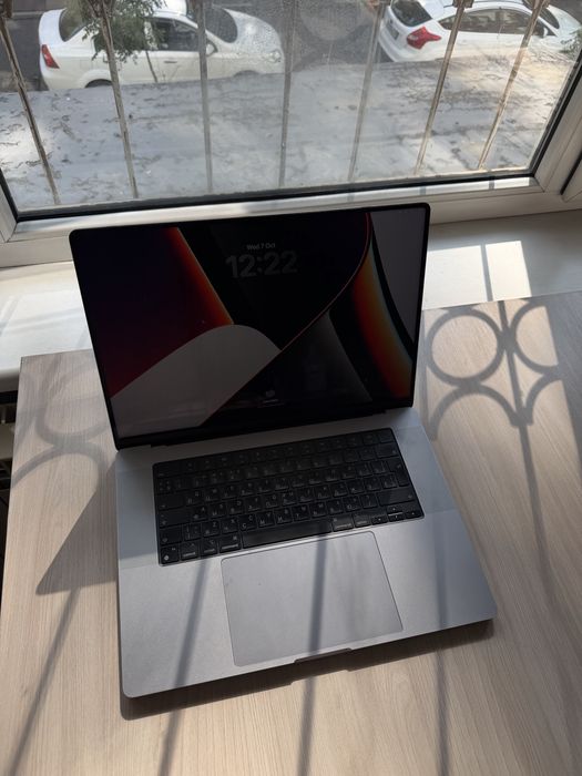MacBook Pro 16” 2021, M1 Pro, 16 GB / 512 GB.