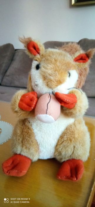 Интерактивна плюшена катеричка